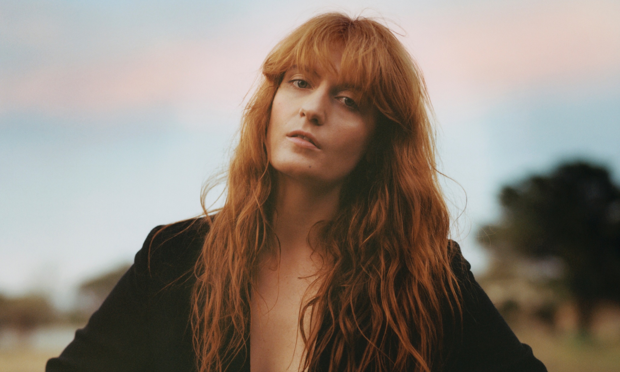 “Heaven is here” y “My love”, lo nuevo de Florence + The Machine