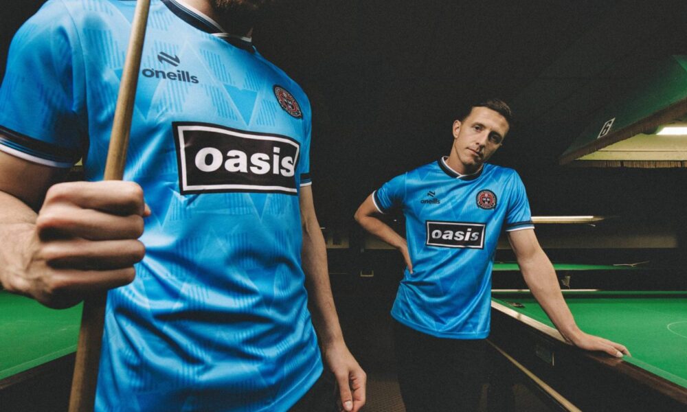 Oasis se asoció con Bohemian FC para crear una nueva camiseta de
